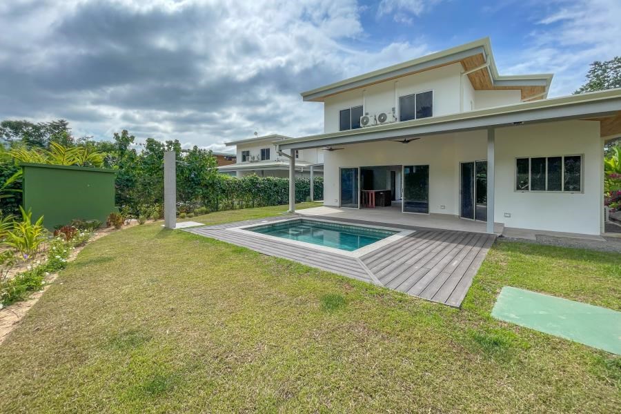 Low-Maintenance 3-Bedroom Villa with Pool & Peaceful Terraza on Calle Buganvillea in Ojochal Costa Rica 